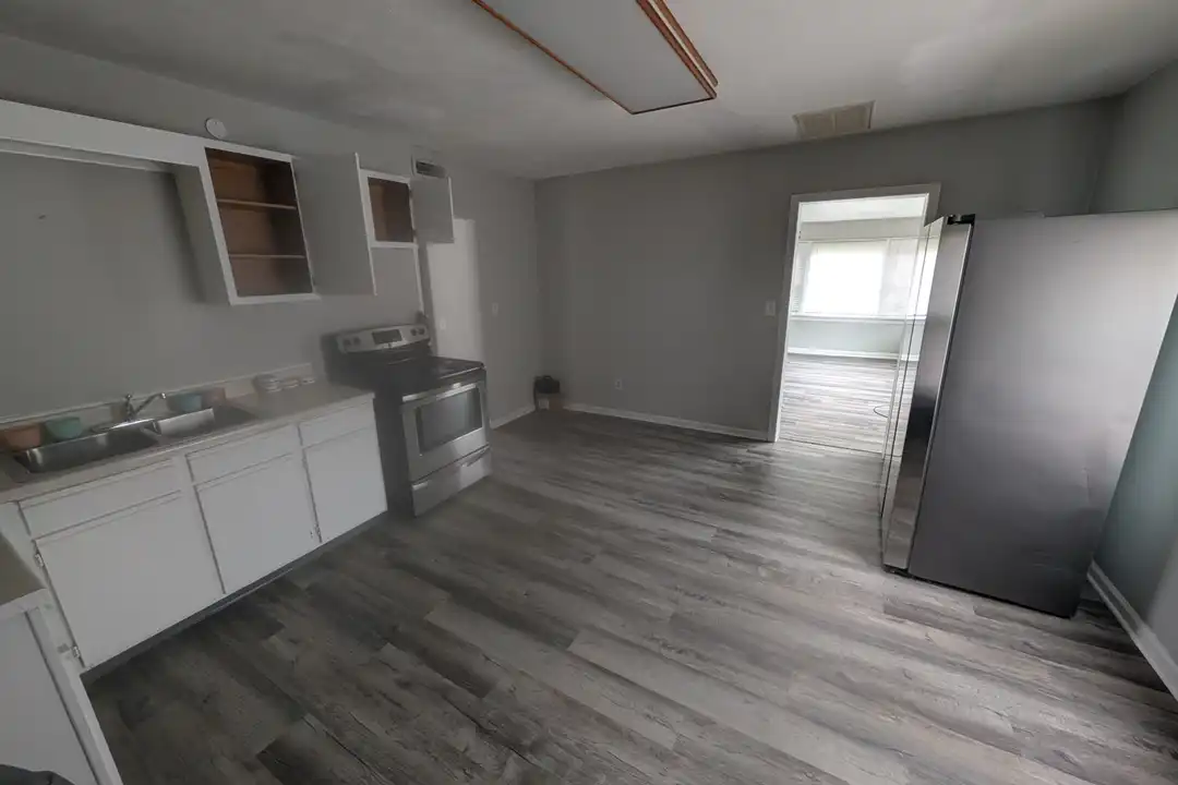 608 W Highland Ave – photo 1 of 8
