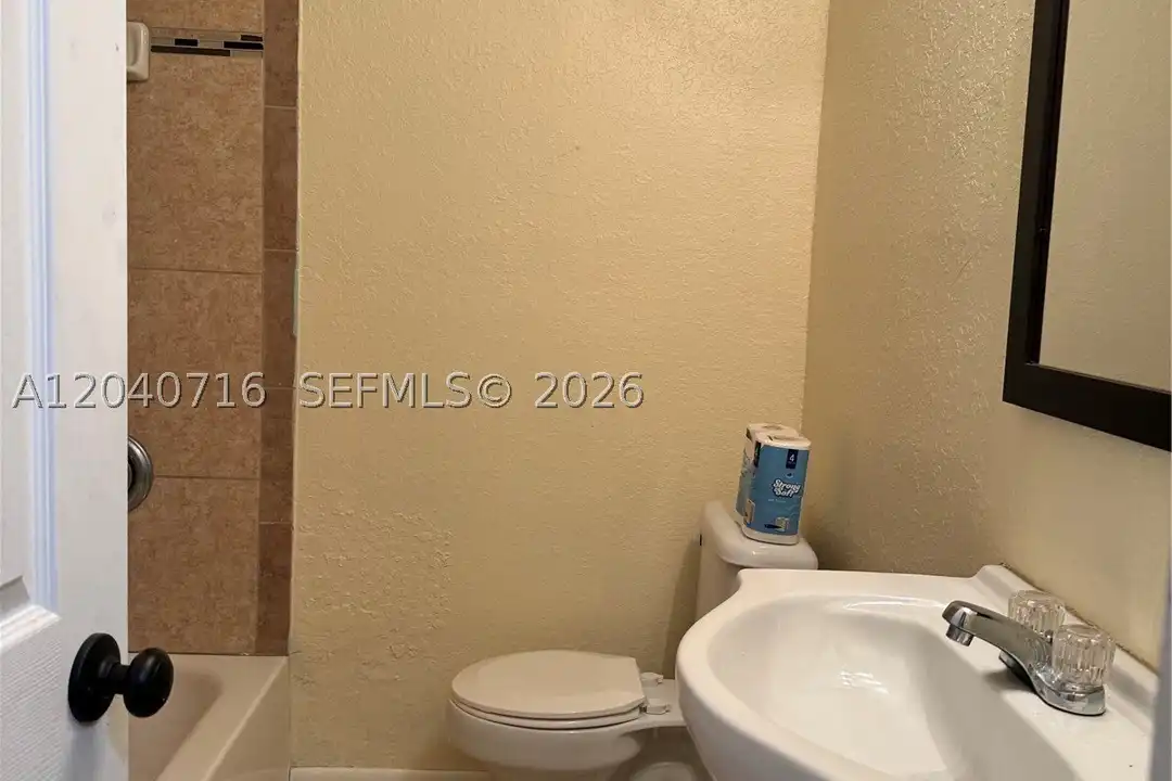 9410 Gilchrist Ct – další