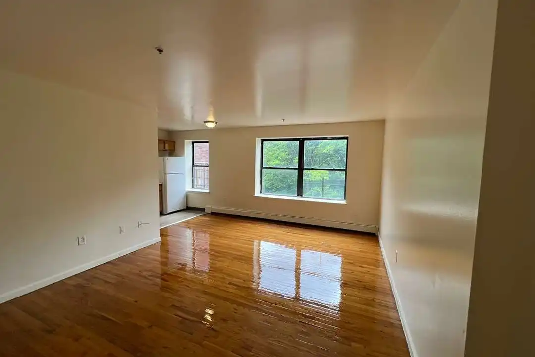 Apartment in Newark - View 4