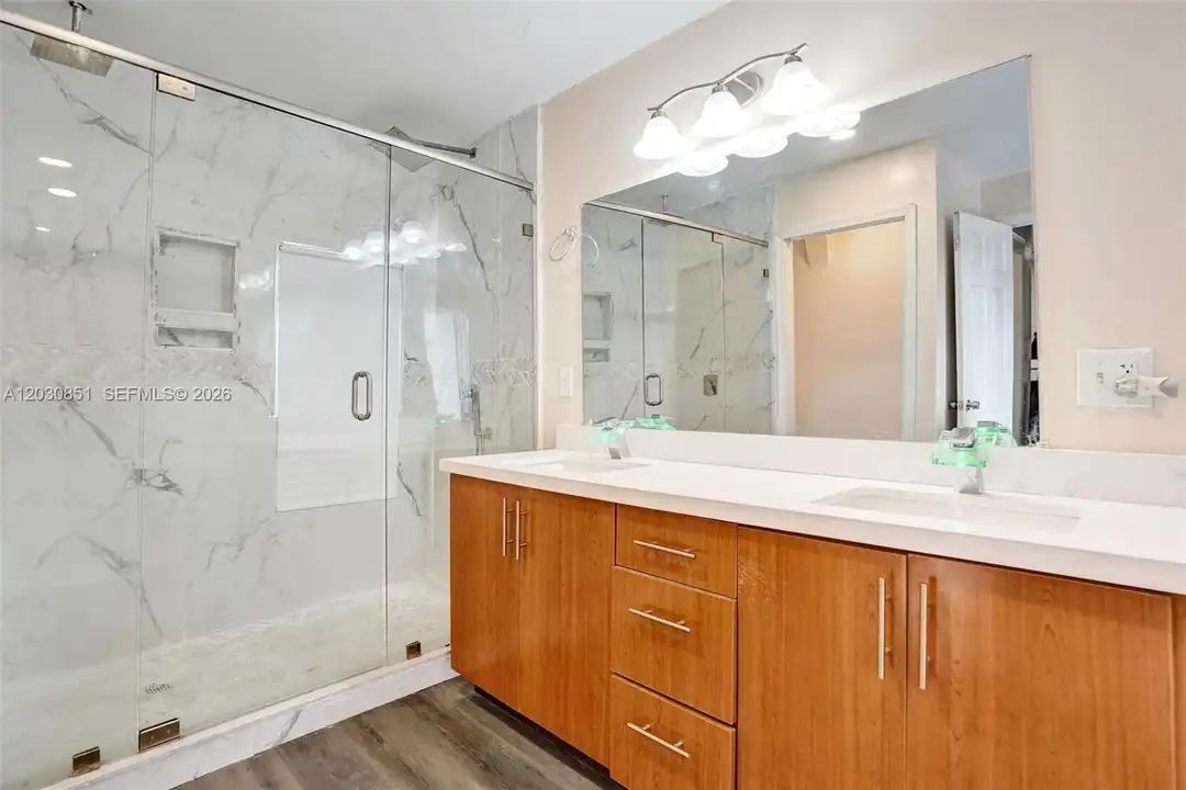 610 Carolina Ave unit 2 - View 2