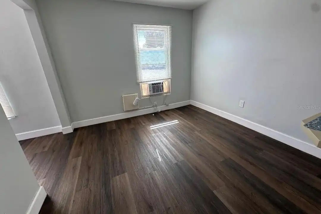 3901 6th St S #4 - More