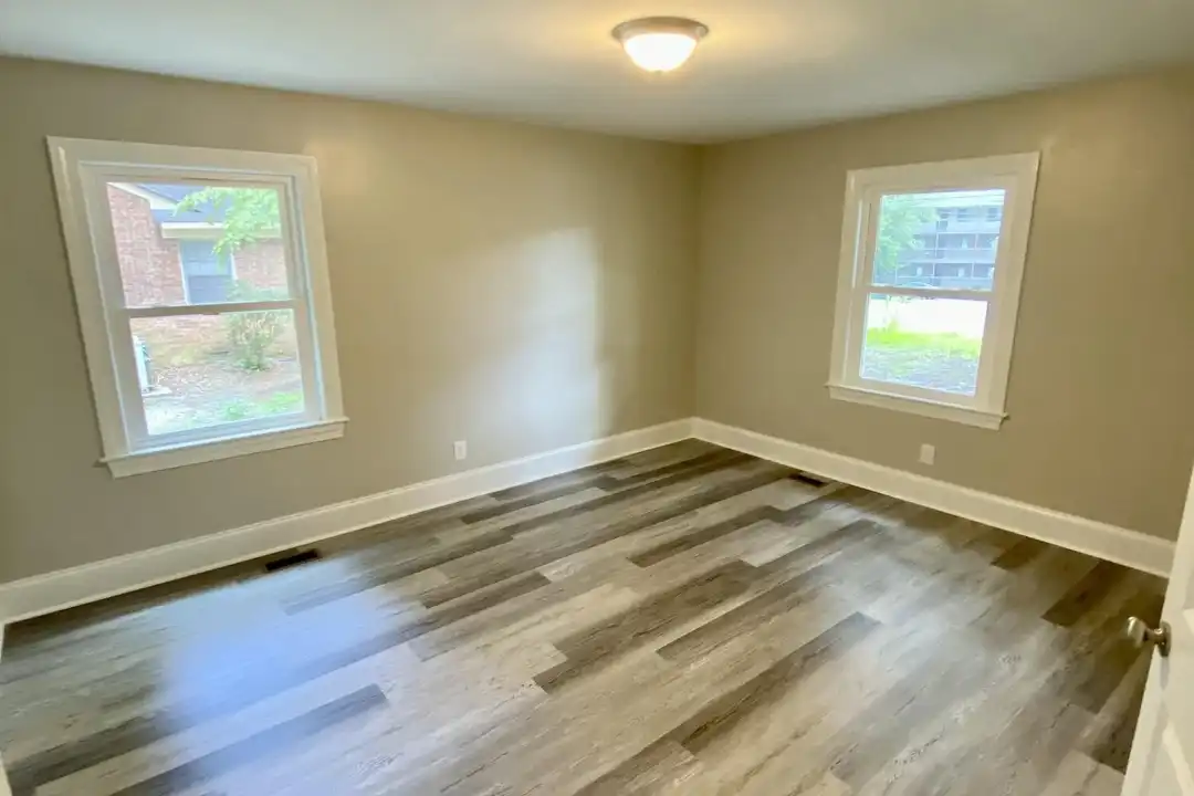 House in Greenville - View 5
