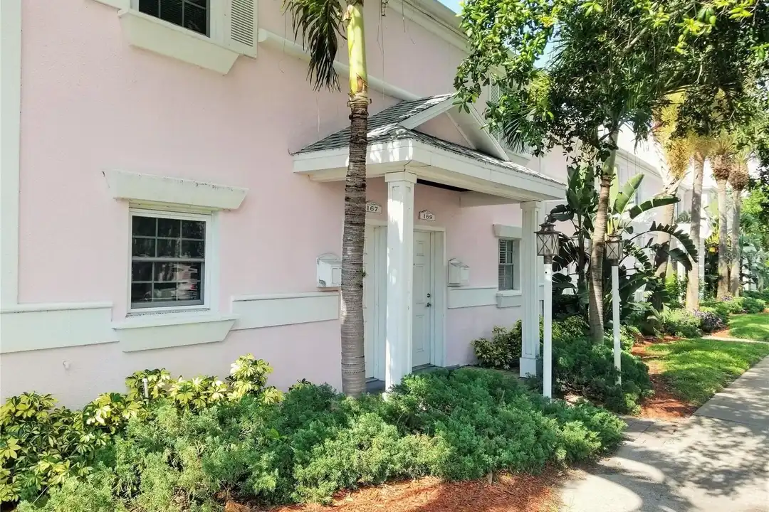 169 Pompano Dr SE - View 2