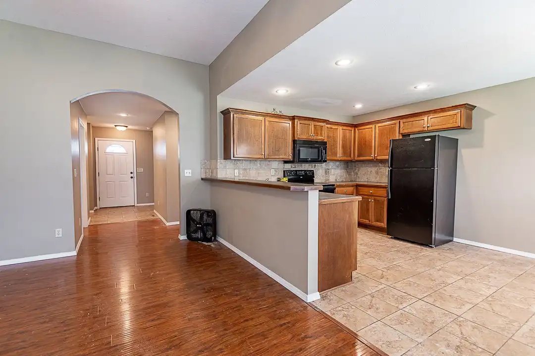 1332 S Lexington Ave - View 5