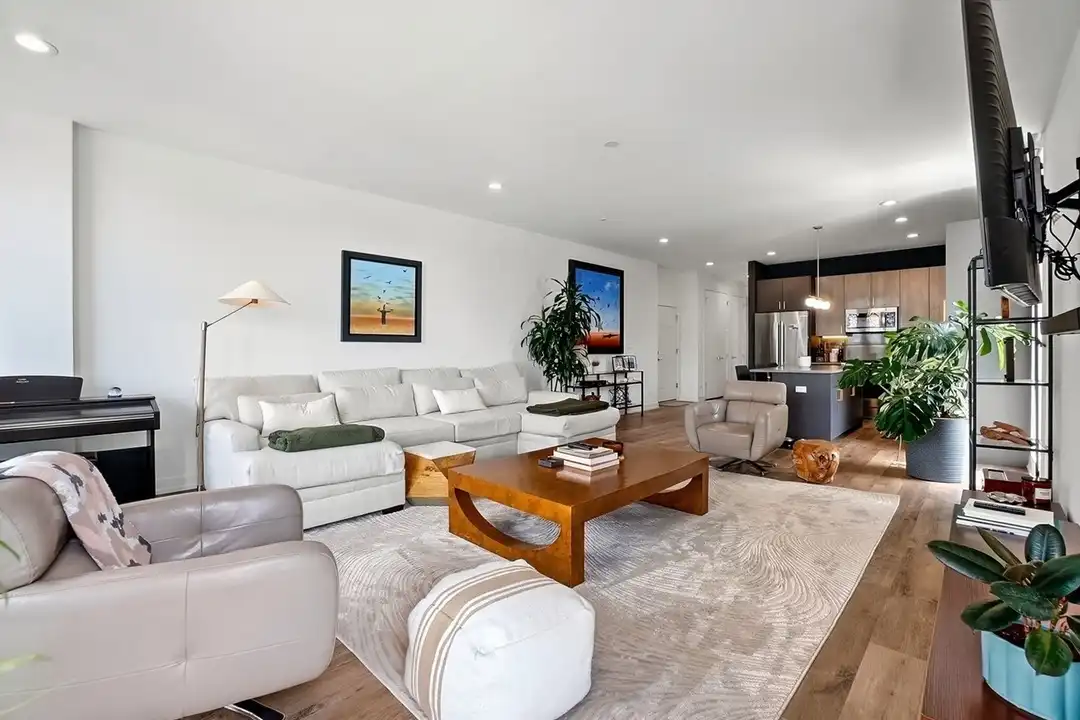815 N Richmond St unit 301 - View 4