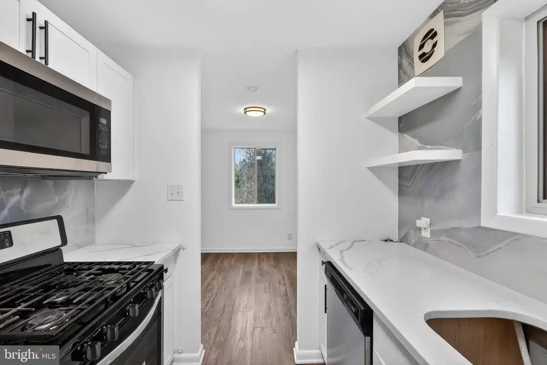 4570 MacArthur Blvd NW #208 - View 3