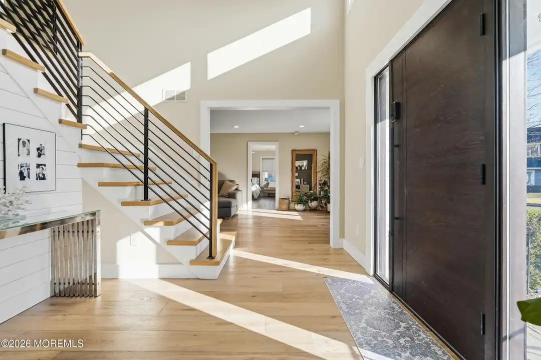 8 Jackson Ct - More
