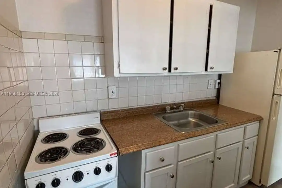 301 Sharar Ave #4 - View 6