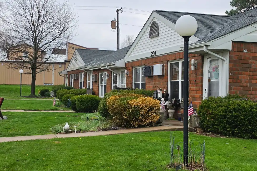 203 N Woodwind Dr unit D – photo 1 of 9