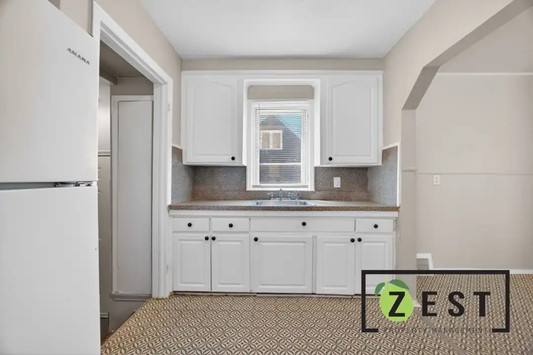 8262 Rosemont Ave - View 4