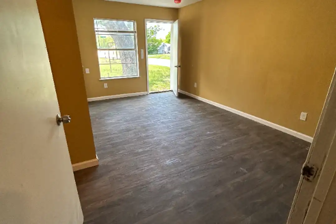 101 SE 8th St - View 3