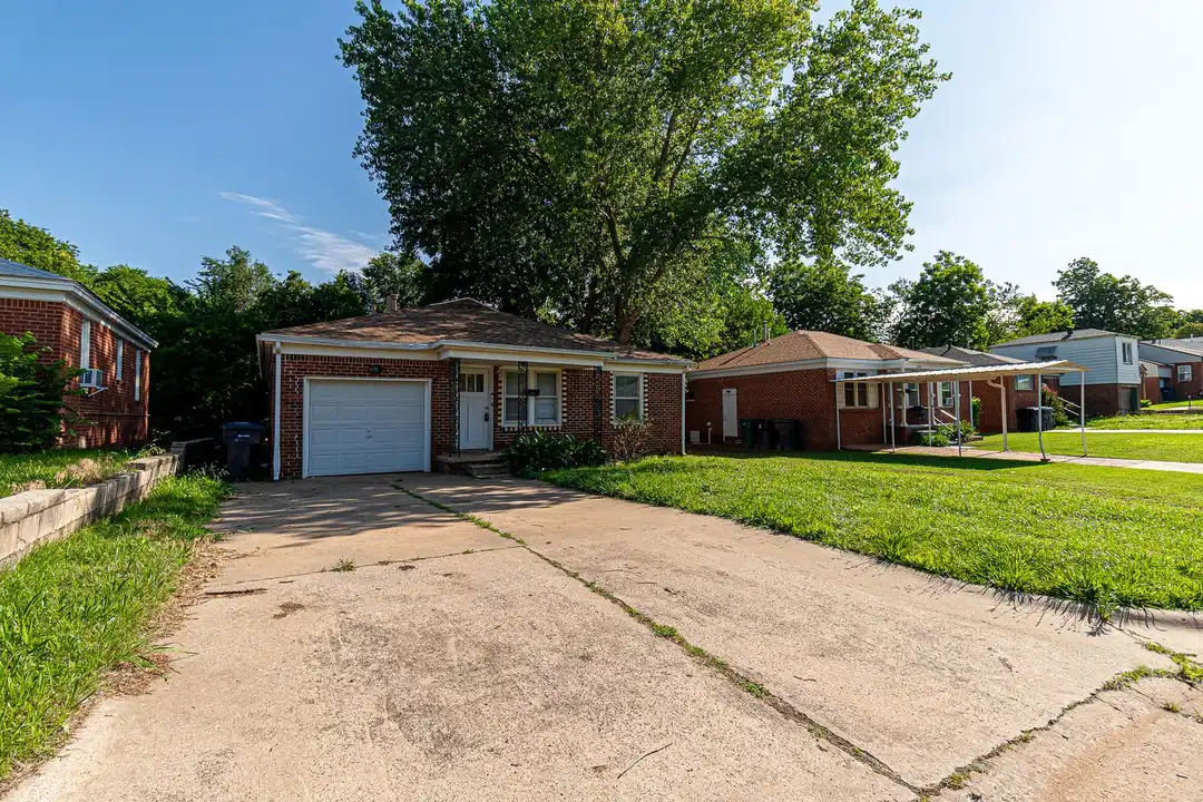 2705 NE 18th St - View 2