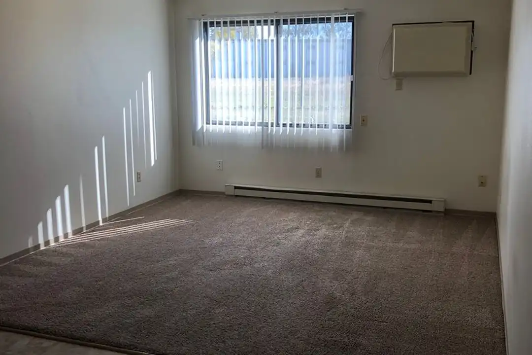 1440 Dakota Dr. N. – photo 1