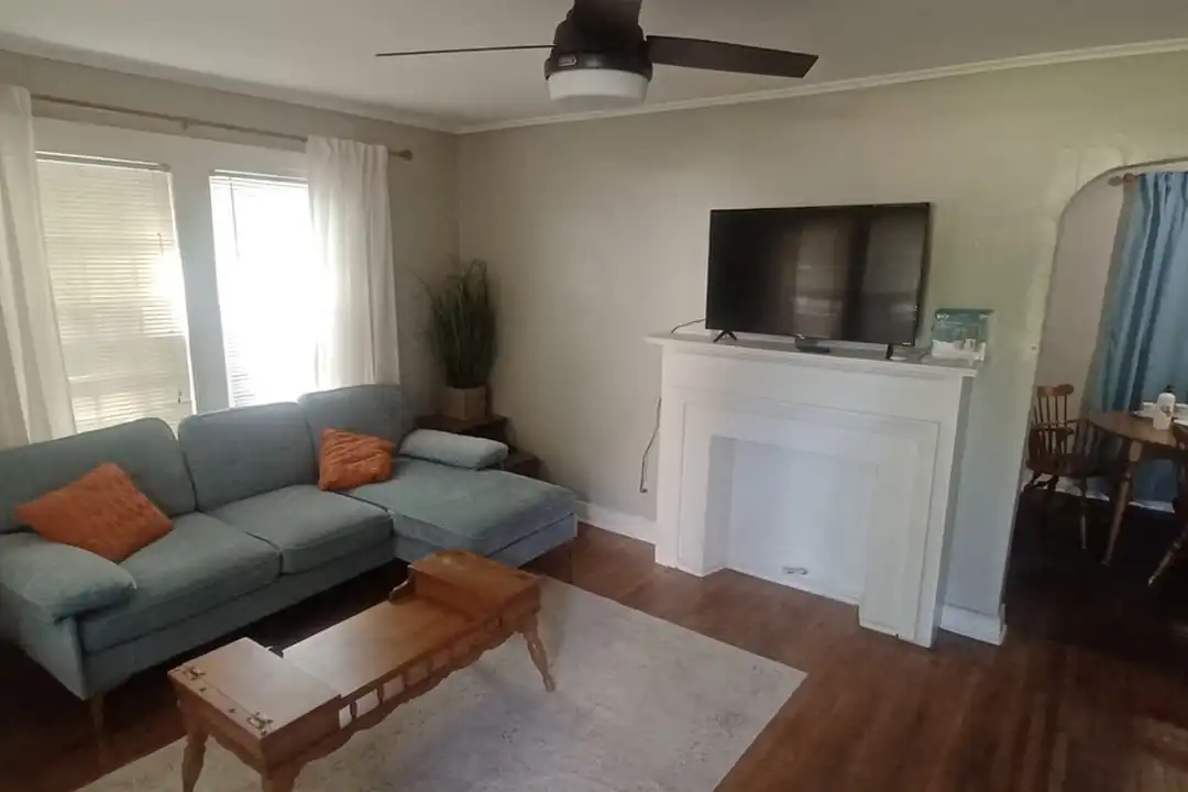 1140 S College Ave unit C - View 5