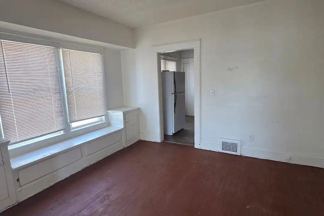 11807 Honeydale Ave unit 2 – pohled 3