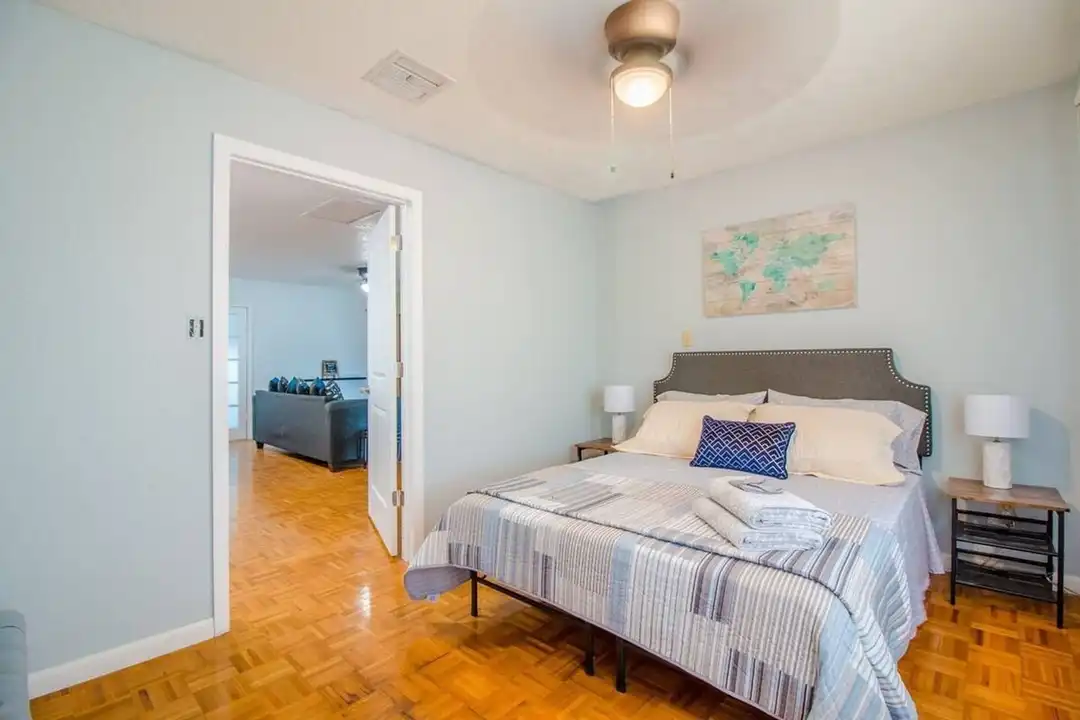 4500 Elaine Pl unit 1094209P – další