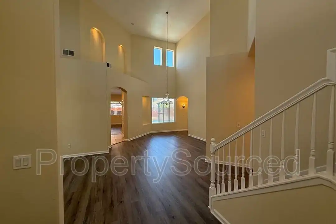 1633 Sparrowhawk St - More