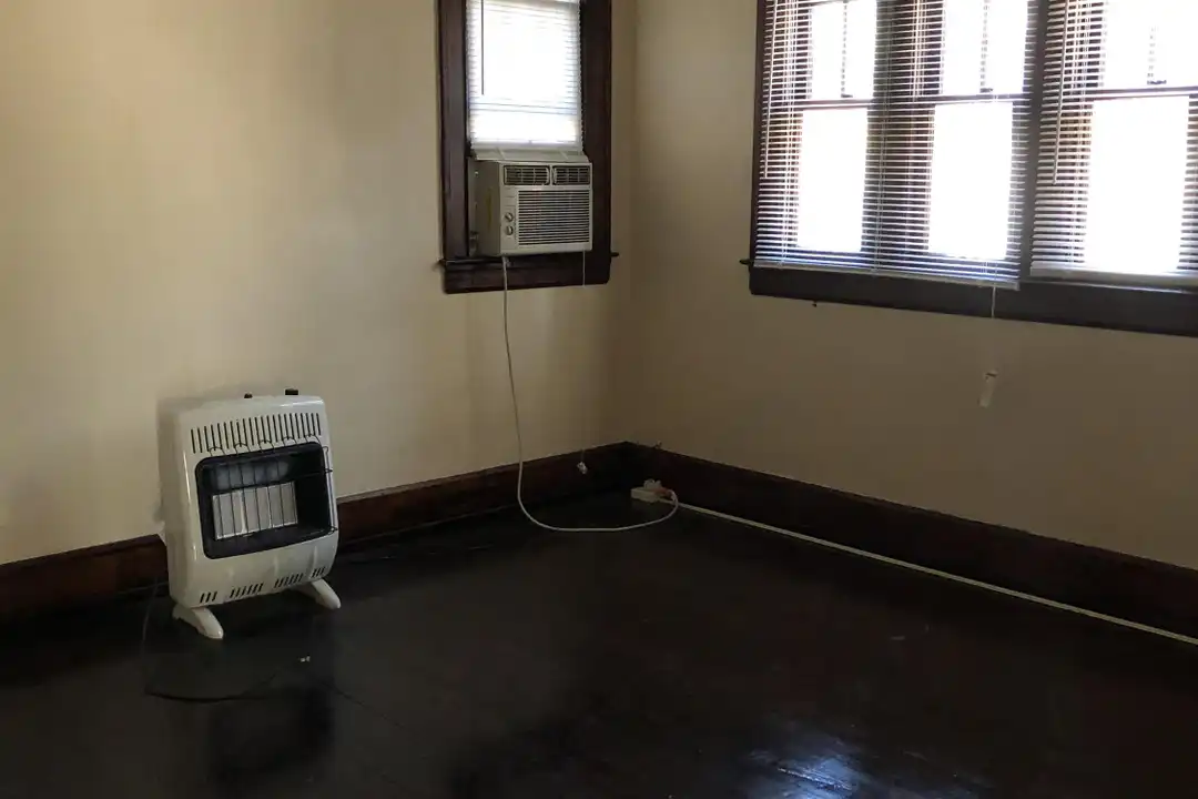 Apartment in Huntington - View 3