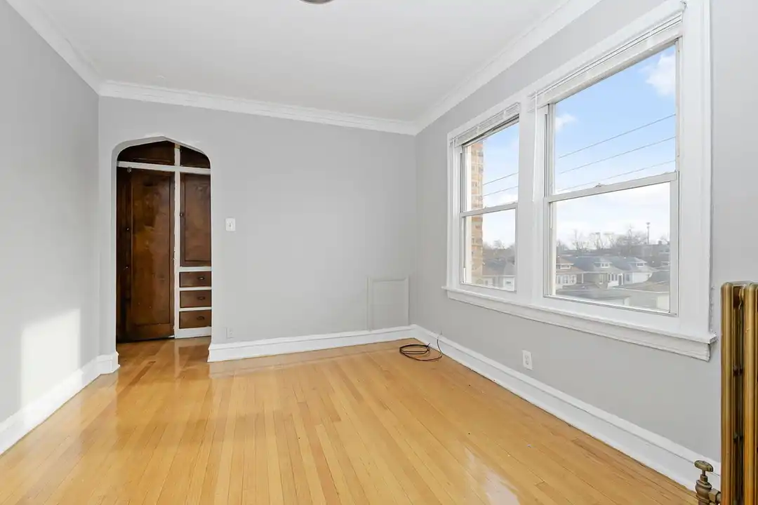 8711 S Morgan St - More