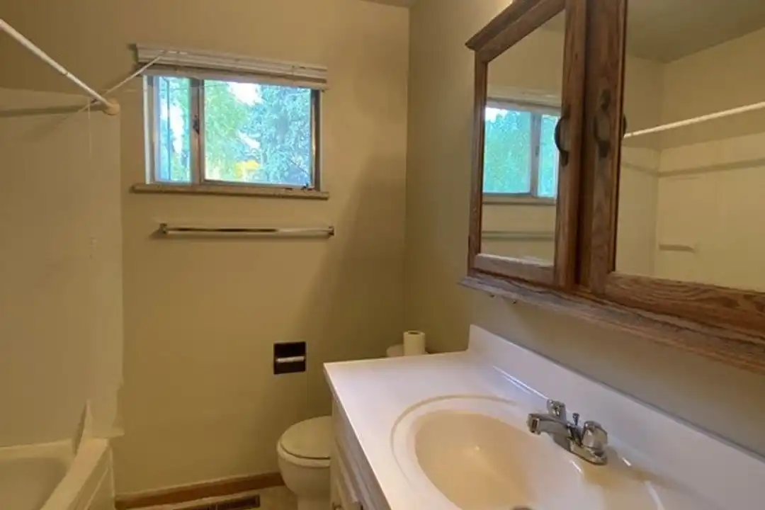 1313 Fairview Dr - View 5