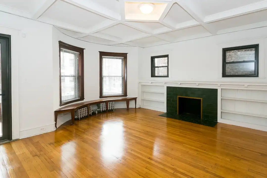 5700 S. Blackstone Avenue – photo 1