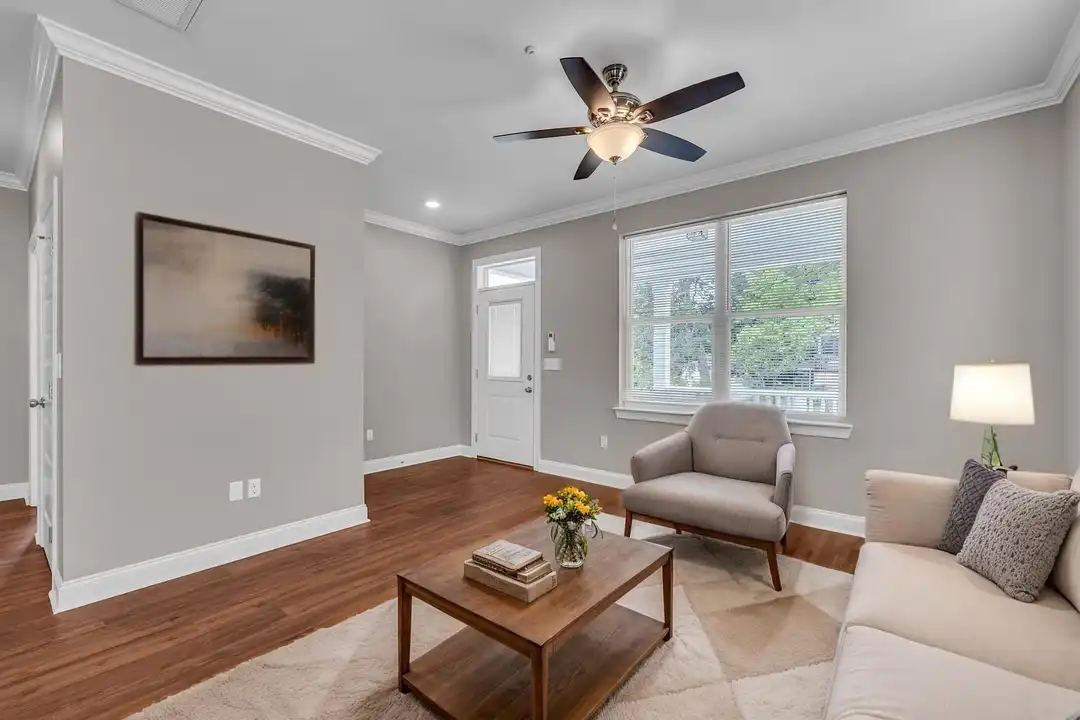 702 Moore St - View 4