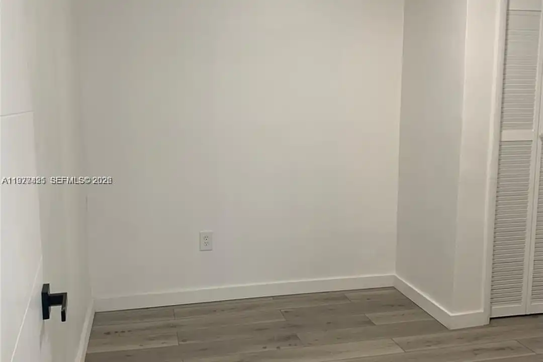 8295 NE Miami Ct unit 1 - View 3