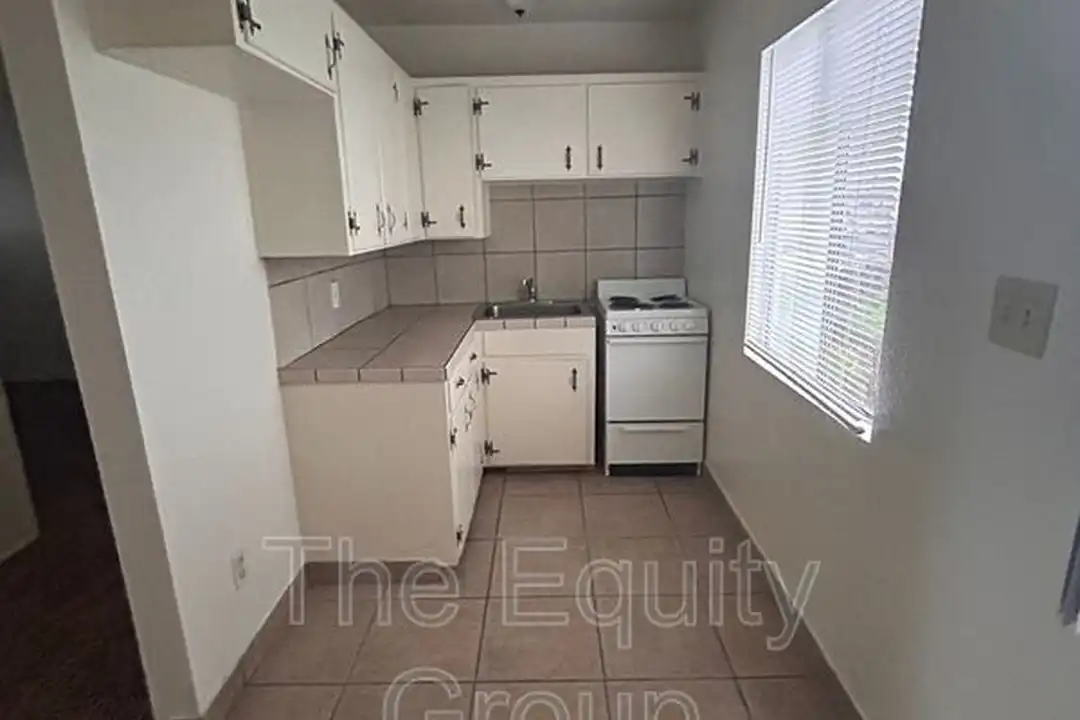 Apartment in Hanford - View 5