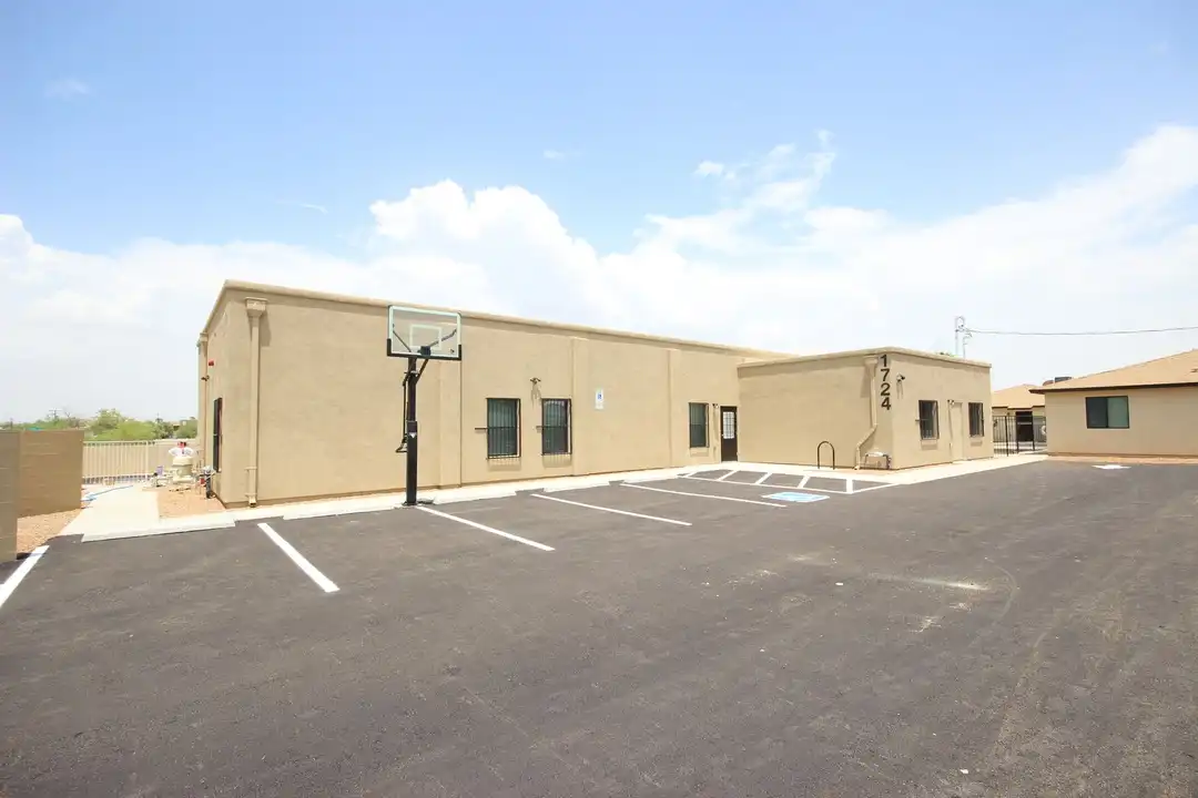 1724 N 1st Ave - View 4