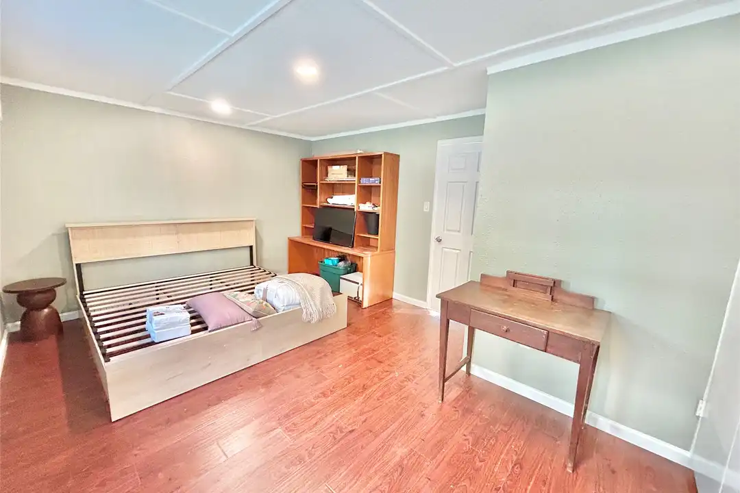 927 27th St - More