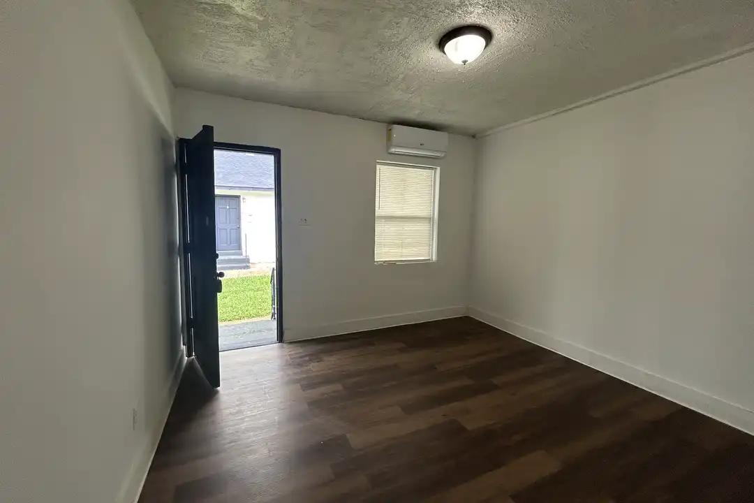 614 1st St S unit B – photo 1