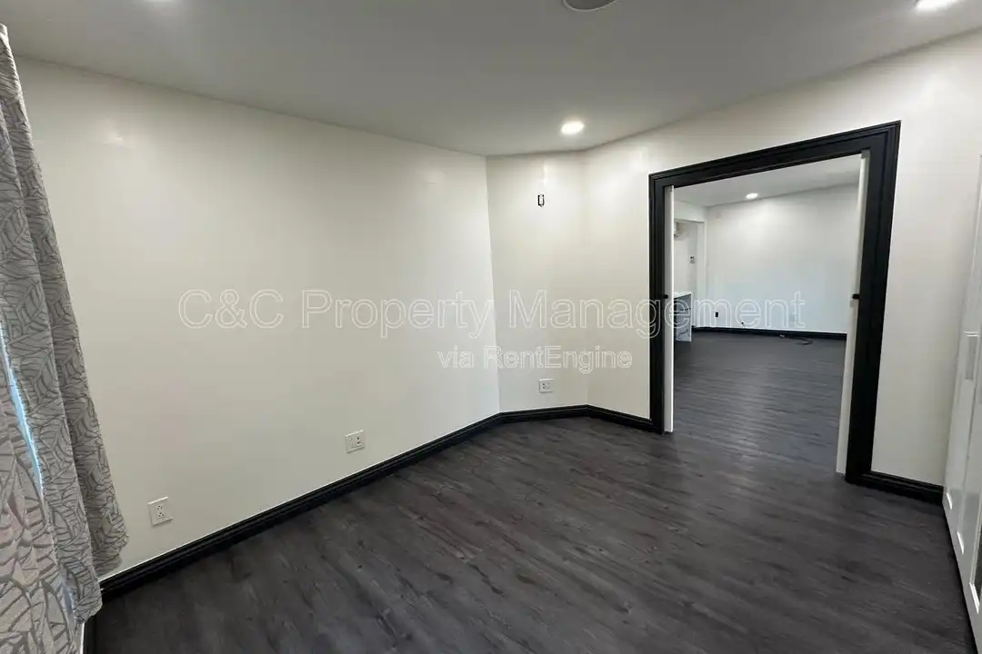 1205 E 4th St - More