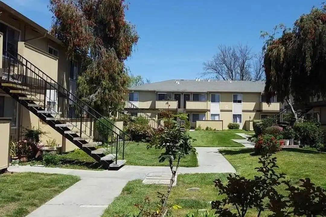 2550 S King Rd unit 101 – photo 1