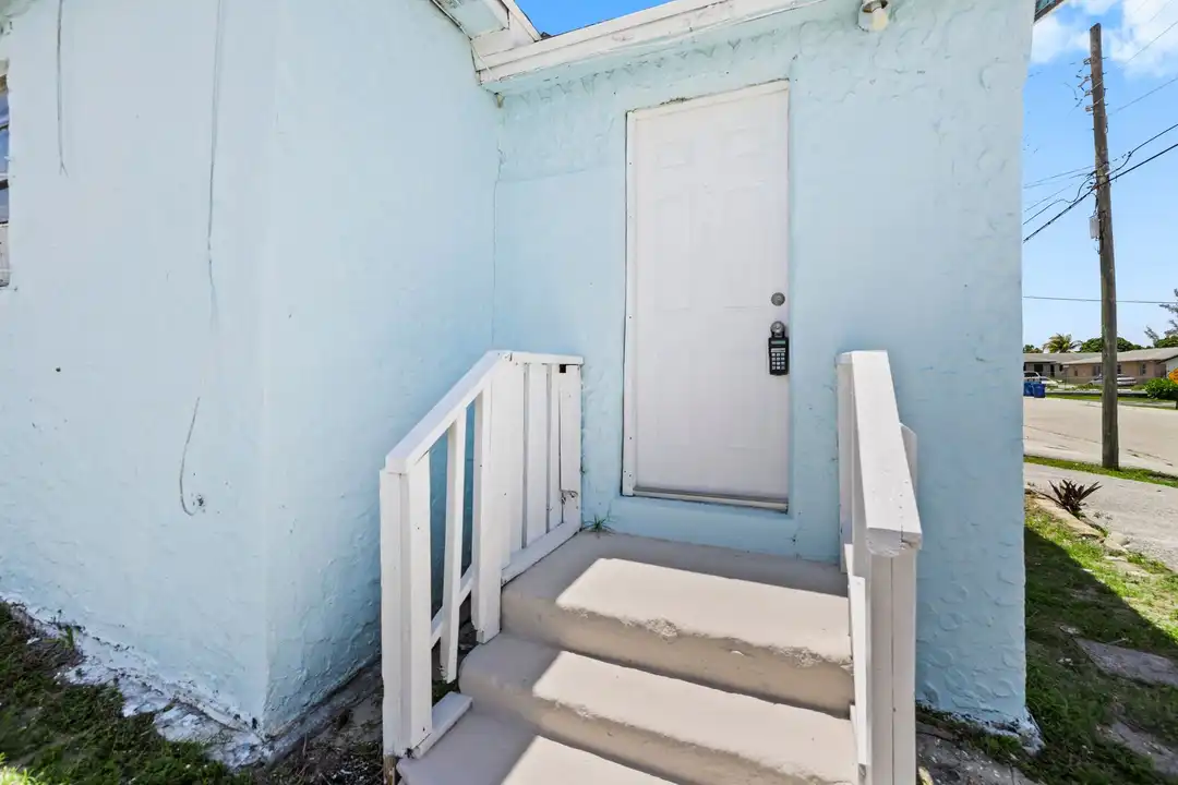 Apartment in Riviera Beach - View 2
