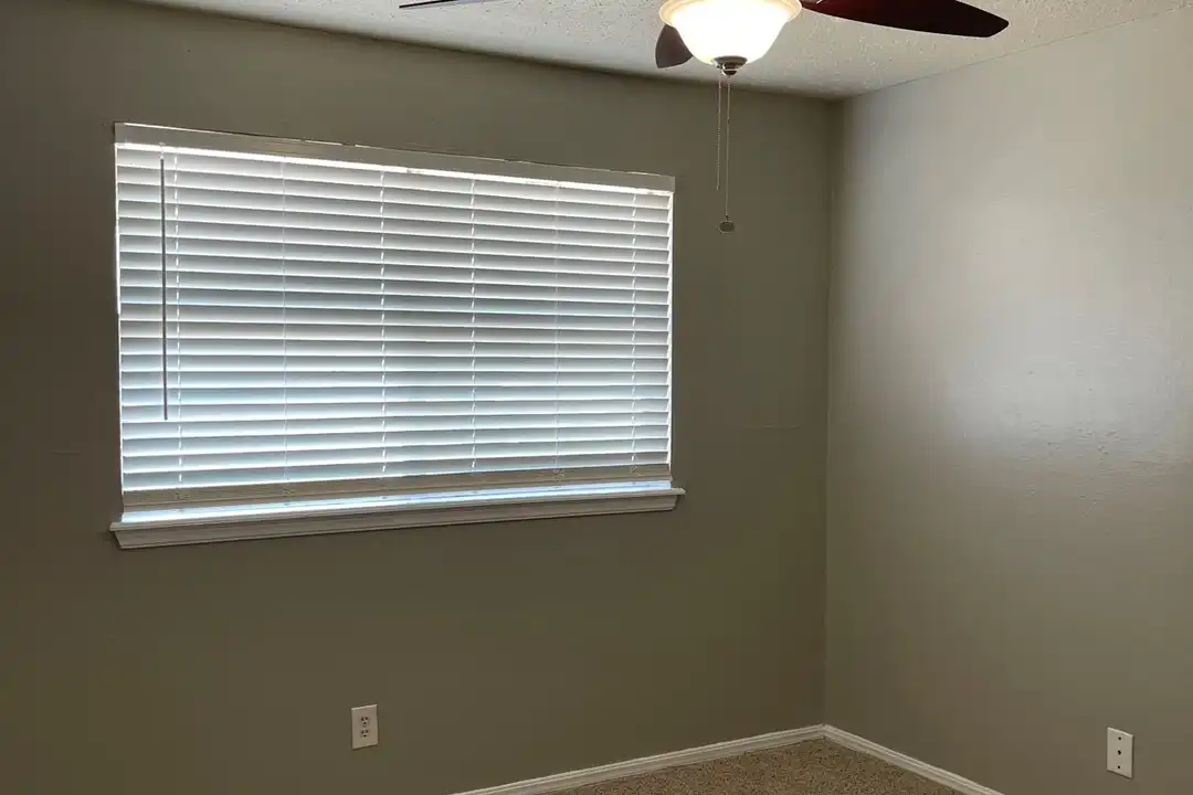 1010 Kennedy Ave unit 1020 – photo 1