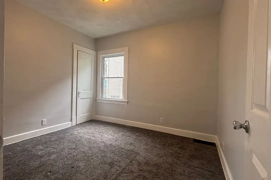 12709 Parkhill Ave unit Unit Down – další