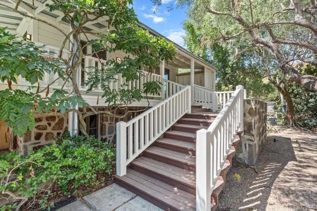 1533 Allyn Ave - View 2