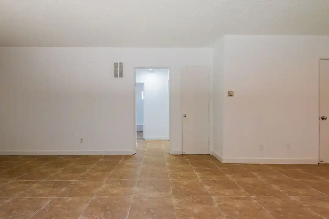 Apartment in North Hollywood, North Hollywood West Neighborhood Council District - View 2