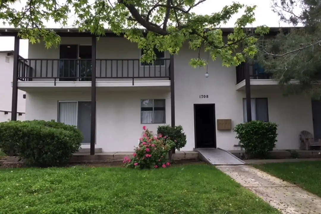 1708 Ross Cir unit 3 - View 2
