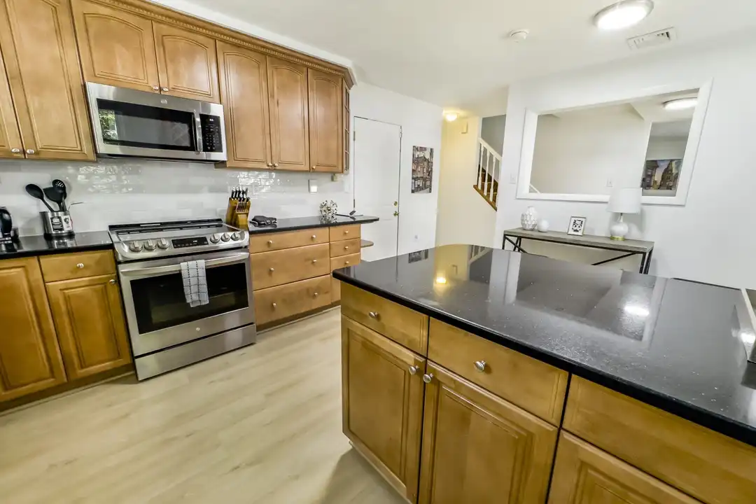 235 Cardinal Medeiros Ave unit 3 – photo 1