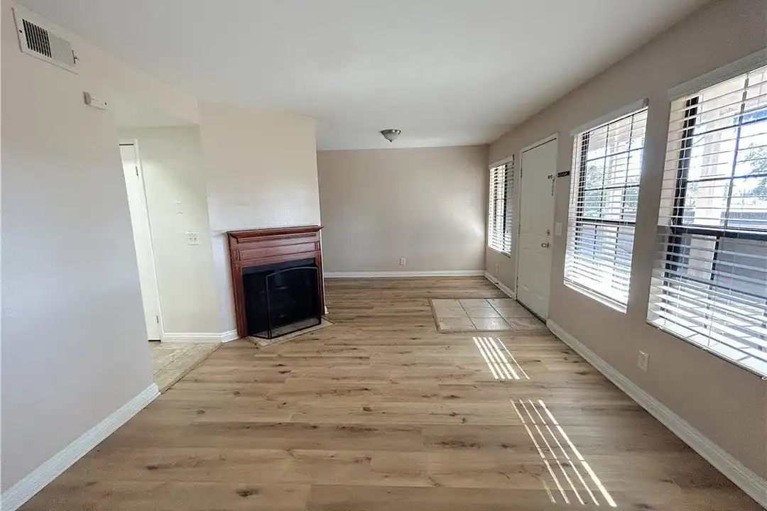 8167 Vineyard Ave - More