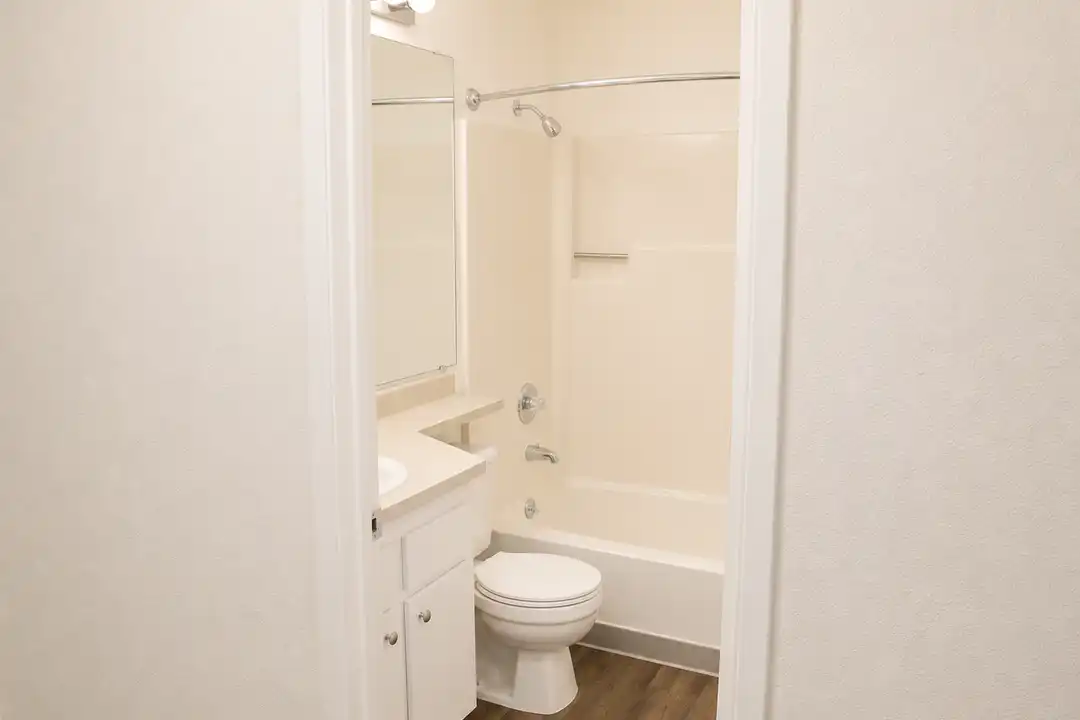 Woodlake Apartments - Widok 5