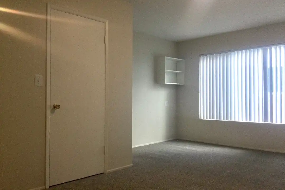 470 Apartments – photo 1