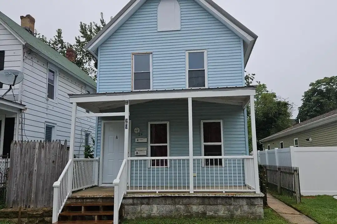 29 N New St #B – photo 1 of 9