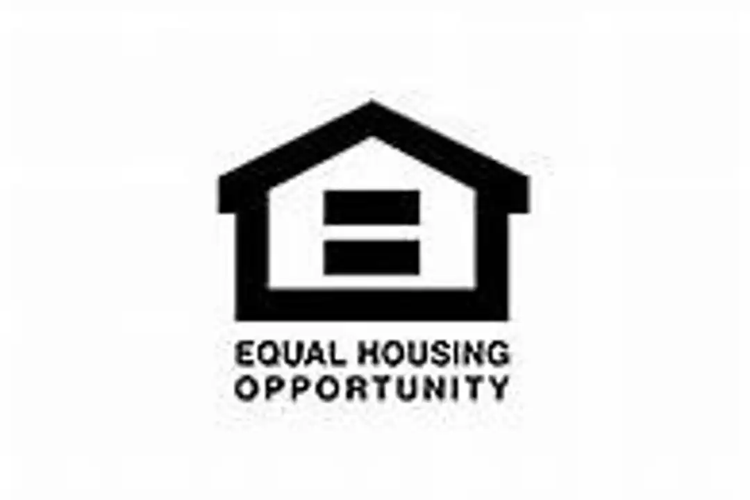 420 W Cedar Ave – pohled 3