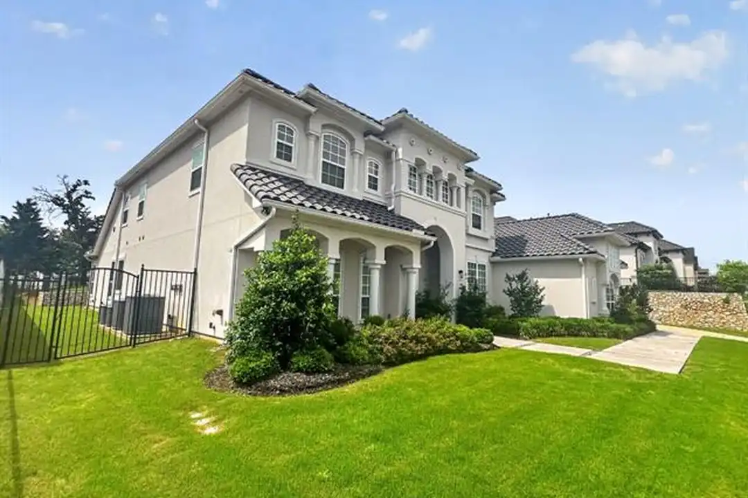 809 Jamestown Ln - View 2