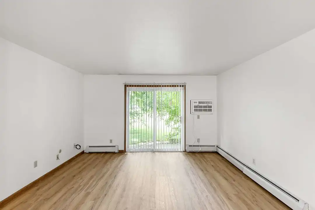 York Hills Apartments ( York Hills Apts LLC) – photo 1 of 22