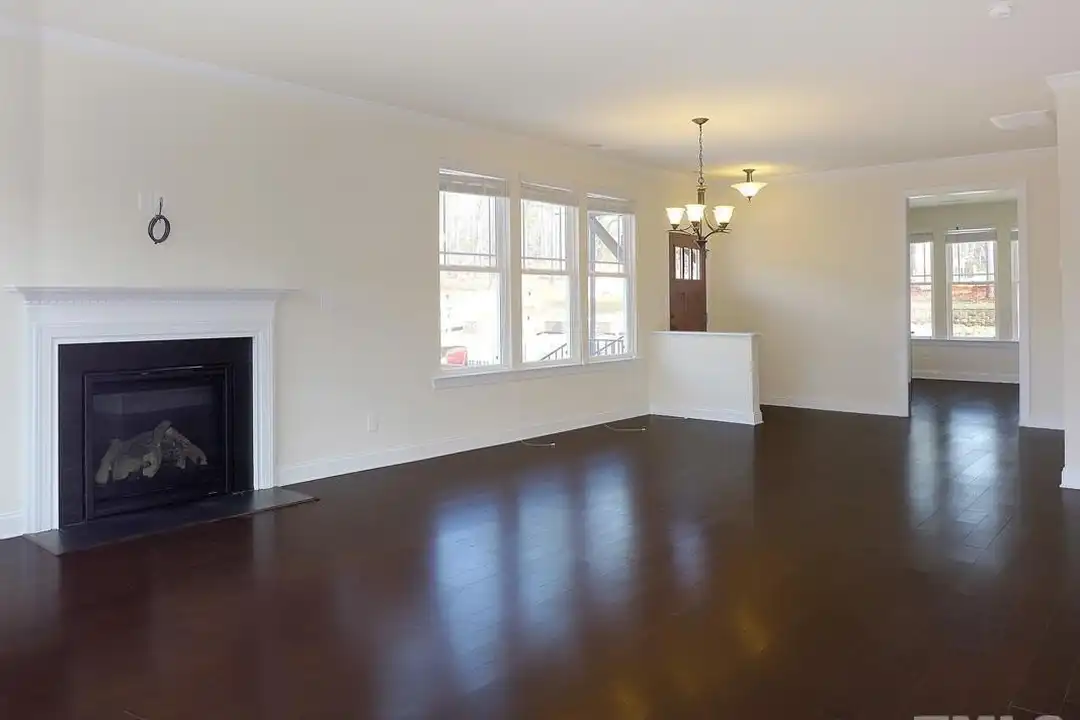 112 Bella Dr - View 3