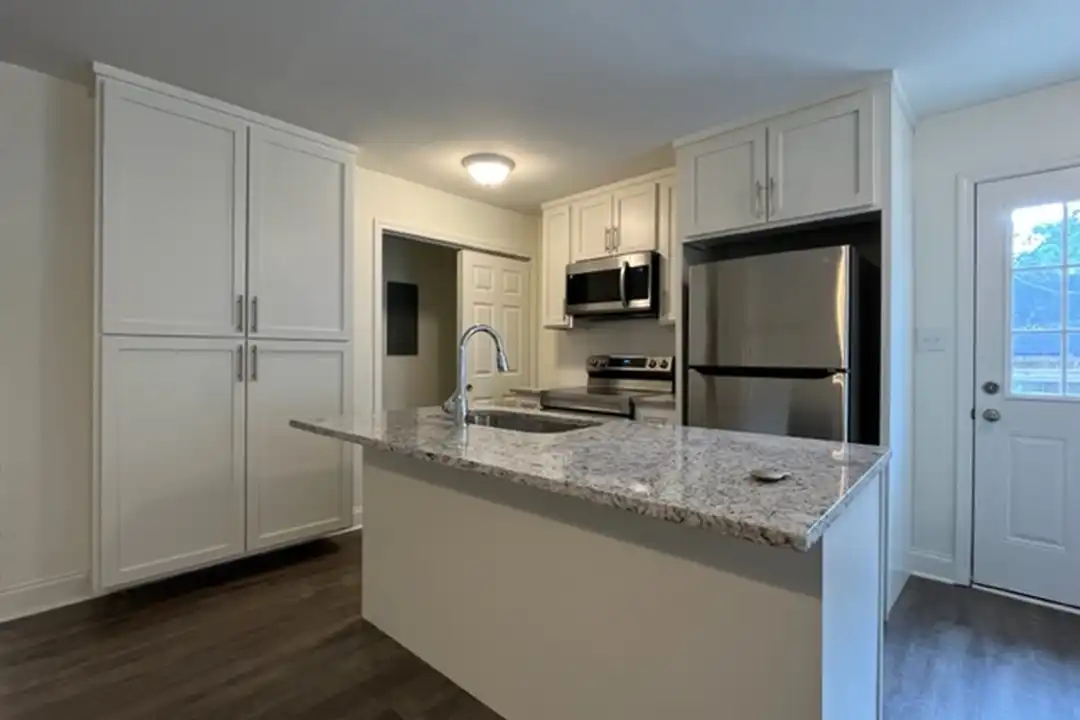 549 Wonder Ln – photo 1 of 10