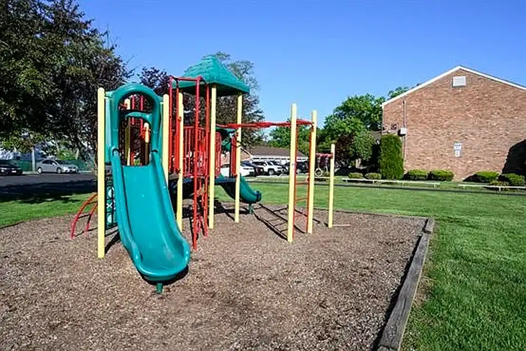 Pineview Gardens - More